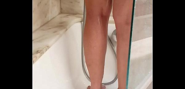  MY GIRLFRIEND 23 YEAR OLD FINGERING HER PUSSY IN BATH - SPYING HER SCRUBBING HER TIGHT PUSSY AND ASS